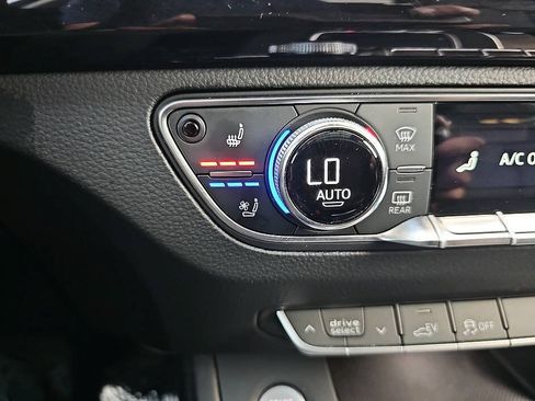 Used 2020 Audi Q5 e Premium Plus w/ Premium Plus Package AWD/4WD image 33
