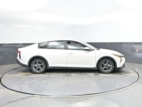 Used 2025 Kia K4 FWD image 12