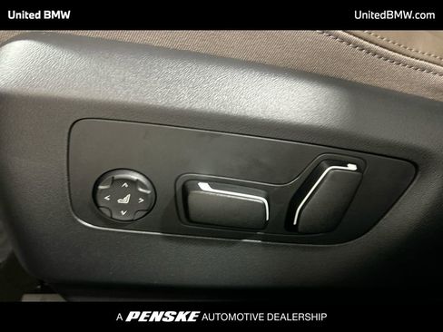 Used 2025 BMW 530i w/ Premium Package image 12