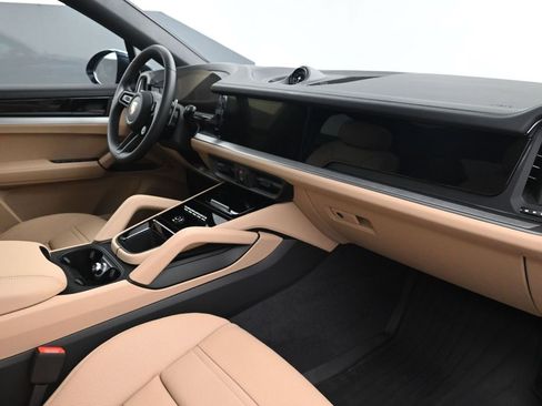New 2026 Porsche Cayenne S image 14