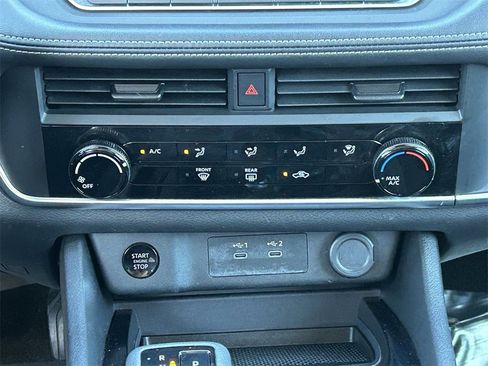Used 2024 Nissan Rogue S image 17