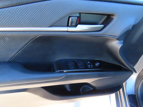 Used 2025 Toyota Camry SE image 21