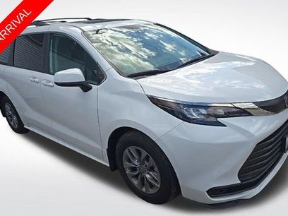 Used 2024 Toyota Sienna LE w/ LE Plus Package