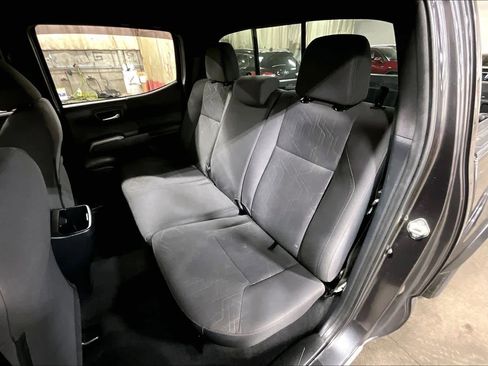 Used 2018 Toyota Tacoma TRD Sport w/ Technology Package image 20