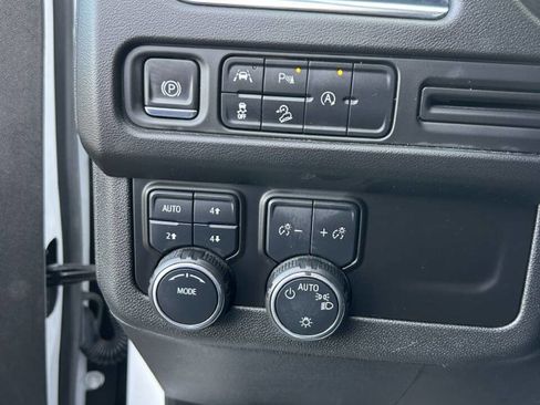 Used 2023 Chevrolet Suburban Premier image 14