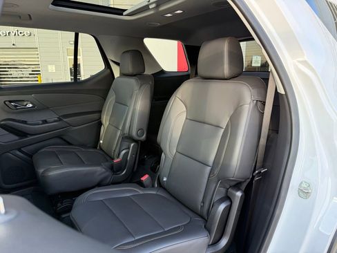 Used 2021 Chevrolet Traverse LT w/ LT Premium Package image 26