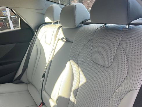 Certified 2024 Hyundai Elantra Limited image 10