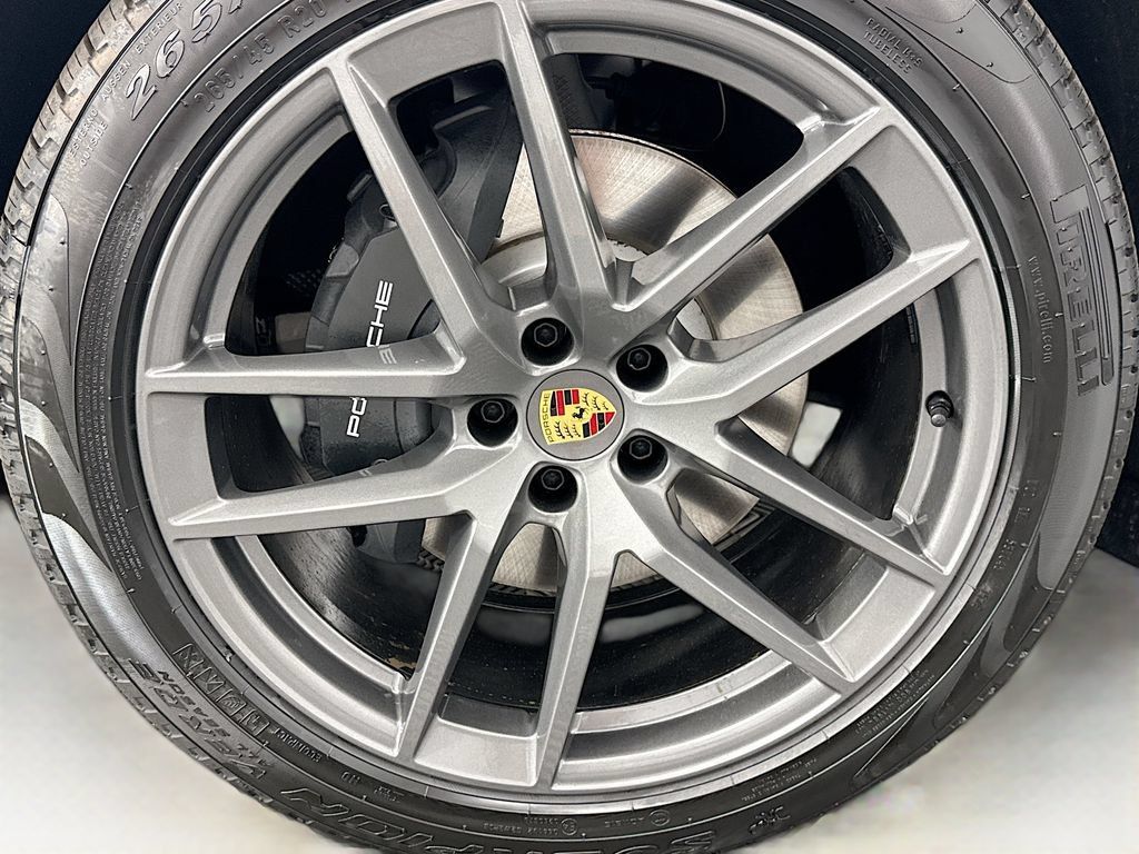 Used 2026 Porsche Macan AWD/4WD image 33