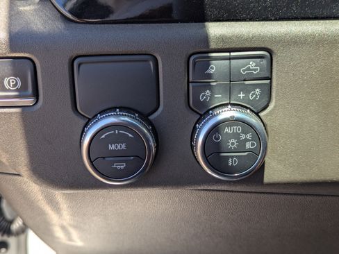 Used 2025 GMC Sierra 1500 SLT RWD image 30