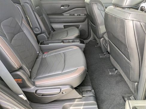 Used 2022 Nissan Pathfinder Platinum w/ Cargo Package image 40