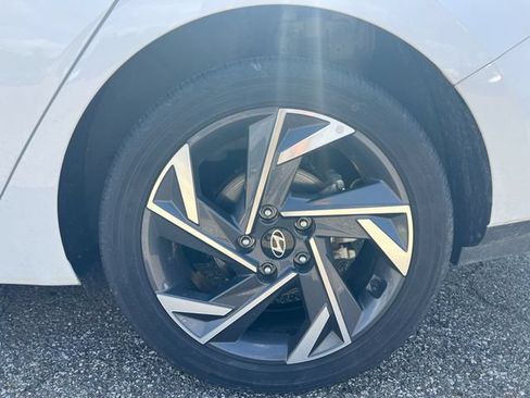 Used 2025 Hyundai Elantra SEL FWD image 20