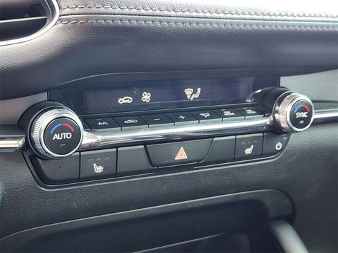 Used 2024 MAZDA MAZDA3 s image 9