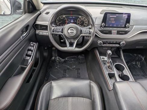Used 2024 Nissan Altima 2.5 SR FWD image 15