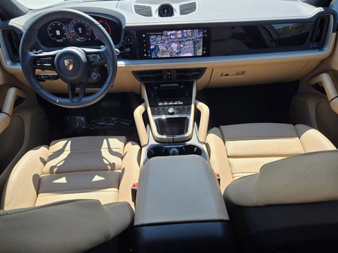 Used 2025 Porsche Cayenne Coupe image 5