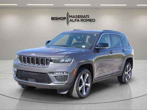 Used 2024 Jeep Grand Cherokee Limited AWD/4WD image 3