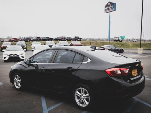 Used 2018 Chevrolet Cruze LT w/ Convenience Package image 22