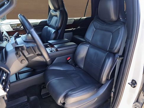 Used 2022 Lincoln Navigator L Reserve AWD/4WD image 7