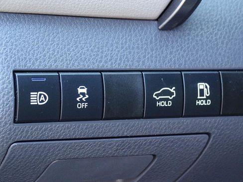 Used 2019 Toyota Camry LE FWD image 28