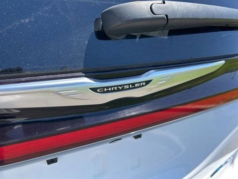 Used 2023 Chrysler Pacifica Touring-L FWD image 59