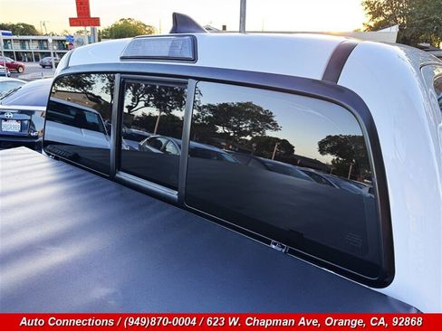 Used 2018 Toyota Tacoma SR w/ SR Convenience Package AWD/4WD image 26
