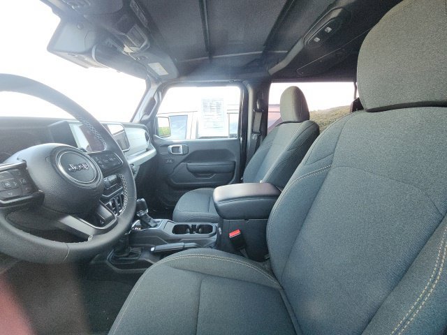 Used 2025 Jeep Wrangler Sport AWD/4WD image 5