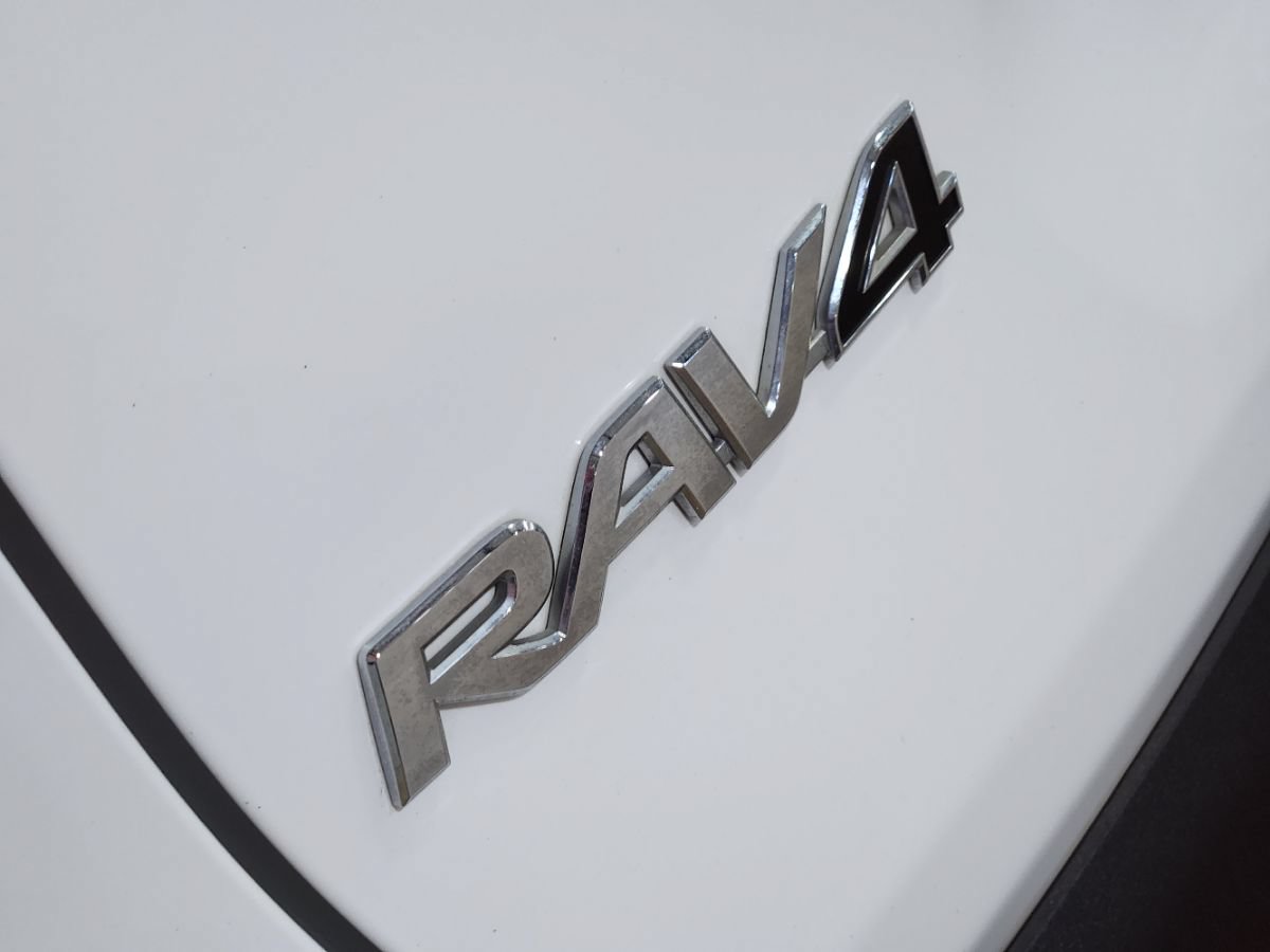 Used 2022 Toyota RAV4 LE FWD image 25