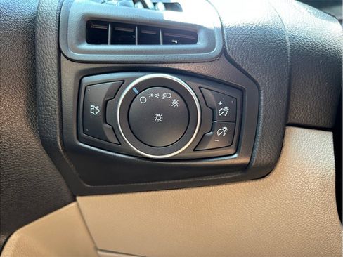 Used 2017 Ford Focus SE FWD image 24