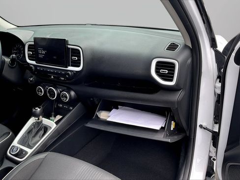 Certified 2022 Hyundai Venue Limited FWD image 24