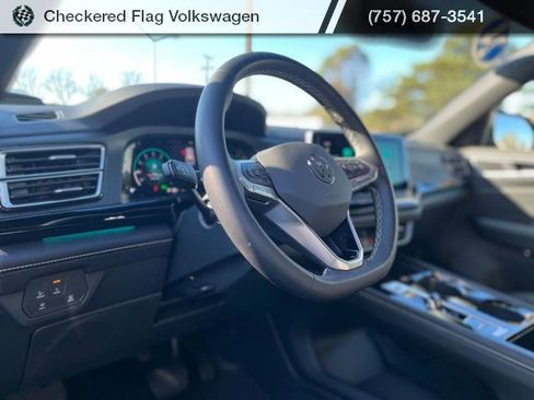 Used 2024 Volkswagen Atlas Cross Sport SEL image 18