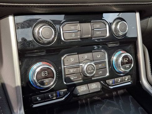 Used 2024 GMC Yukon Denali AWD/4WD image 14