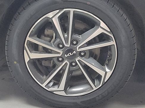 Used 2023 Kia Forte LXS FWD image 31