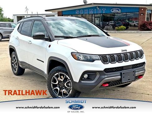 Used 2025 Jeep Compass Trailhawk AWD/4WD image 1