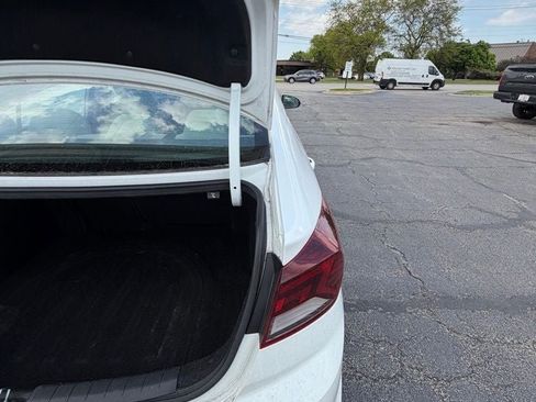 Used 2019 Hyundai Elantra SEL FWD image 20