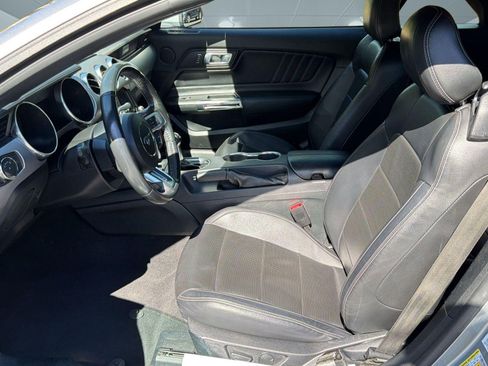 Used 2022 Ford Mustang Premium RWD image 5