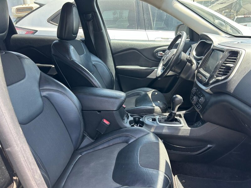 Used 2018 Jeep Cherokee Latitude Plus FWD image 7