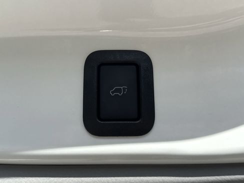 Used 2019 Toyota Highlander Limited image 10