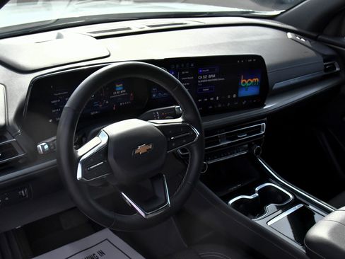 Used 2024 Chevrolet Traverse LT image 16