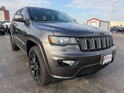 Used 2019 Jeep Grand Cherokee Altitude AWD/4WD image 5