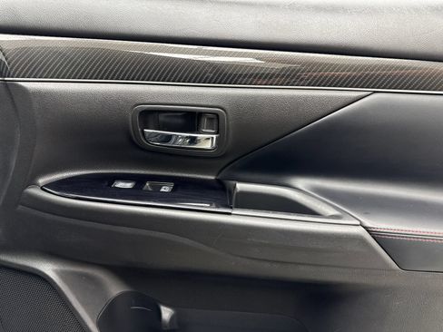 Used 2020 Mitsubishi Outlander LE FWD image 41