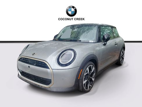 Used 2025 MINI Cooper 2-Door Hardtop FWD image 2