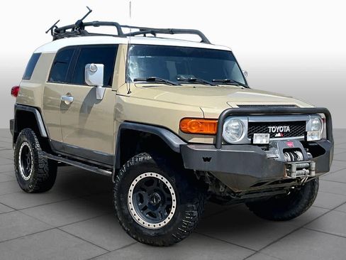 Used 2011 Toyota FJ Cruiser 4WD w/ Upgrade Pkg image 2
