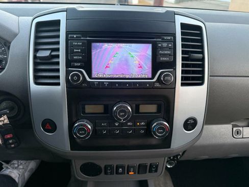 Used 2016 Nissan Frontier SV image 5