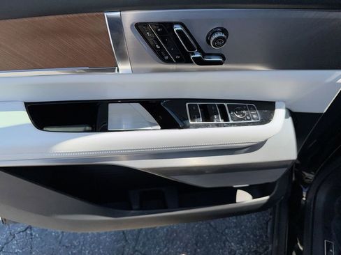 Used 2026 Cadillac Vistiq Luxury w/ LPO, Premium Carpet Package AWD/4WD image 15