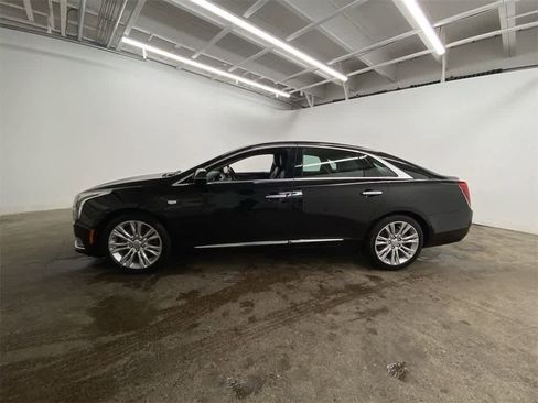 Used 2018 Cadillac XTS Luxury image 3