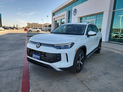 New 2026 Volkswagen Tiguan SE image 3