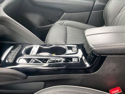 Used 2023 Buick Envision Avenir image 20