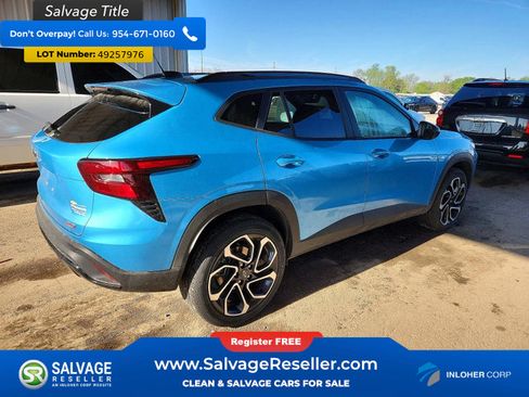 Used 2025 Chevrolet Trax RS w/ Sunroof Package FWD image 4