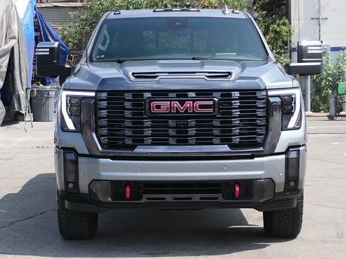 Used 2024 GMC Sierra 2500 Denali Ultimate AWD/4WD image 8