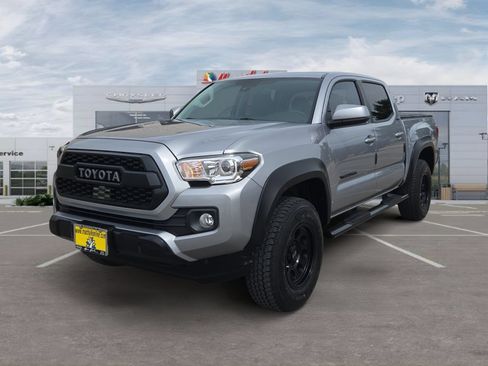 Used 2019 Toyota Tacoma SR5 RWD image 1