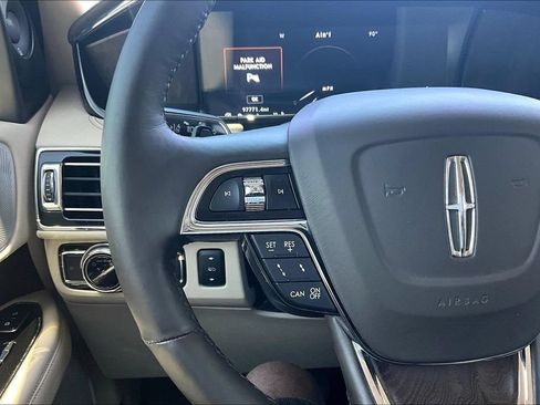 Used 2021 Lincoln Navigator Reserve w/ Luxury Package AWD/4WD image 9